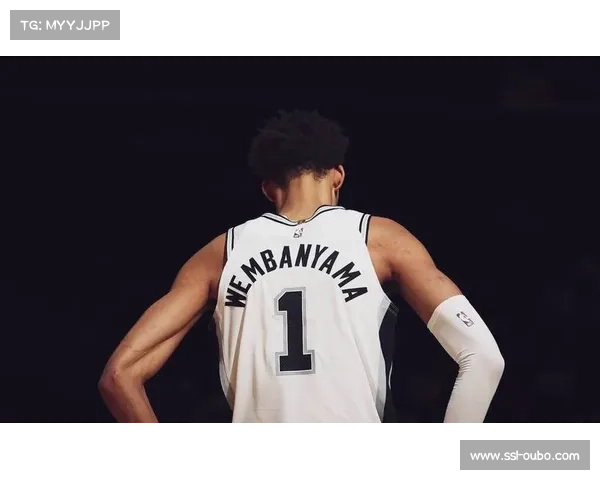 文班亚马360度上篮惊艳亮相，马刺新秀展现惊人天赋